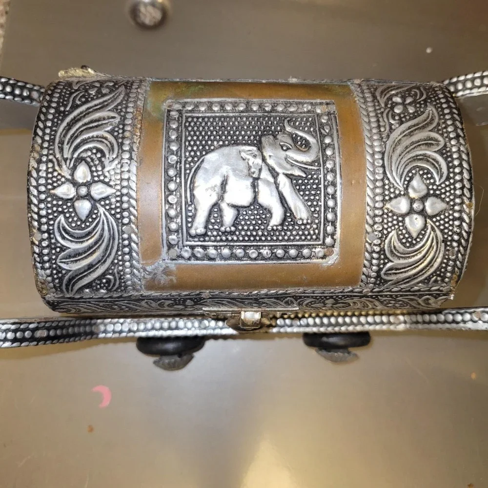 Vintage India Silver Tone Elephant Carriage Jewelry Box Trinket Box Velvet Lined